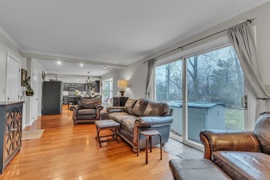 Welcome to this spacious and versatile home featuring 5 bedrooms