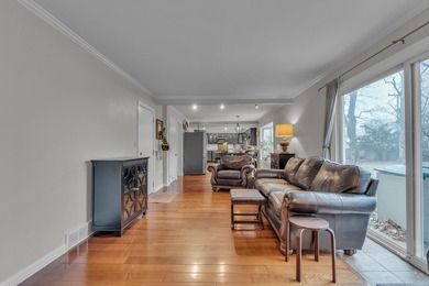 Welcome to this spacious and versatile home featuring 5 bedrooms