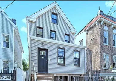 Short Sale! Short Sale!! Short Sale!!! Detached 2 family home - photo 1