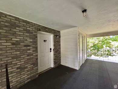 Updated 2-bed, 1 bath Top Floor Condo, near UVU & BYU - photo 2