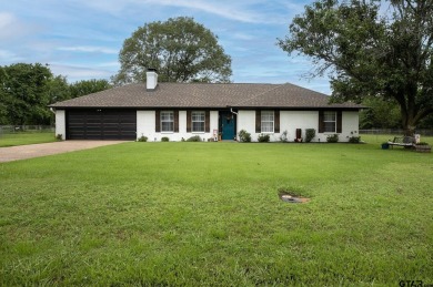 Discover the perfect blend of country living and modern - Lake Home For Sale in Flint, Texas