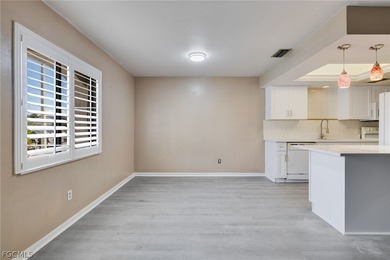 Gorgeous renovated ground floor unit in a desirable and private - photo 3