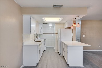 Gorgeous renovated ground floor unit in a desirable and private - photo 5