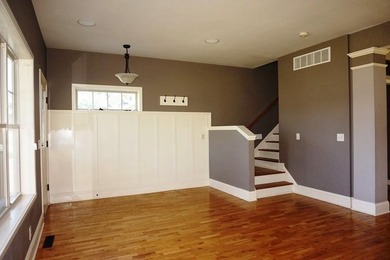 Beautiful open design custom home offers 3 BRs, 4 baths, hickory - photo 5