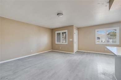 Gorgeous renovated ground floor unit in a desirable and private - photo 6