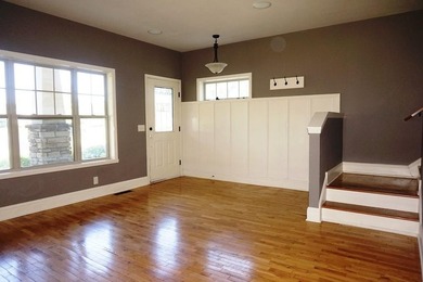 Beautiful open design custom home offers 3 BRs, 4 baths, hickory - photo 6