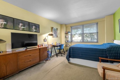Welcome to this spacious one bedroom apartment offering comfort - photo 5
