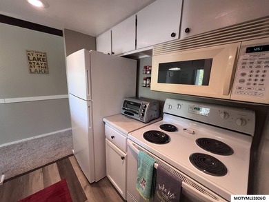 Welcome to your private escape in Clear Lake! This desirable - photo 11