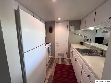 Welcome to your private escape in Clear Lake! This desirable - photo 12
