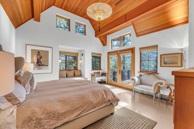 Iconic Mountain Retreat with World-Class Views! Perched on one - photo 16