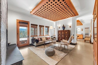 Iconic Mountain Retreat with World-Class Views! Perched on one - photo 17