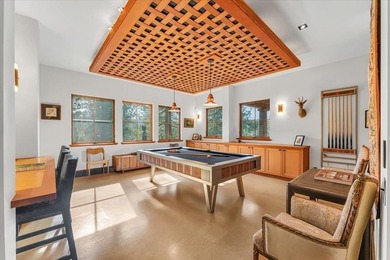 Iconic Mountain Retreat with World-Class Views! Perched on one - photo 20