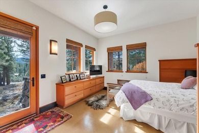 Iconic Mountain Retreat with World-Class Views! Perched on one - photo 21