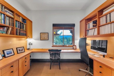 Iconic Mountain Retreat with World-Class Views! Perched on one - photo 22