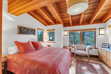 Iconic Mountain Retreat with World-Class Views! Perched on one - photo 23