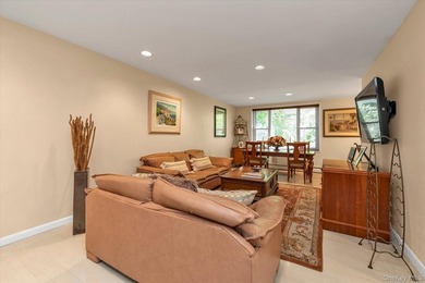 Welcome to this beautifully maintained 2-bedroom, 2-bath co-op - photo 5