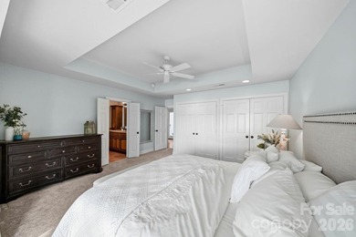 Welcome to a rare waterfront retreat in the highly sought-after - photo 16