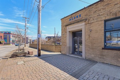 Fantastic opportunity to own a building in the heart of the - photo 2