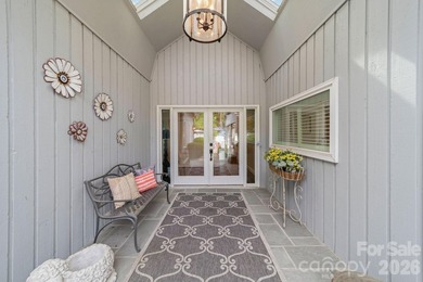 Welcome to a rare waterfront retreat in the highly sought-after - photo 25