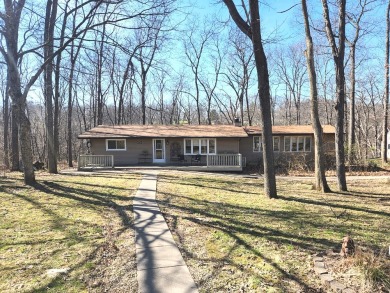 Lake Tanglewood Home For Sale in Varna Illinois