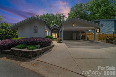 Welcome to a rare waterfront retreat in the highly sought-after - photo 33