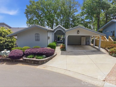 Welcome to a rare waterfront retreat in the highly sought-after - photo 34