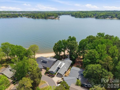 Welcome to a rare waterfront retreat in the highly sought-after - photo 35