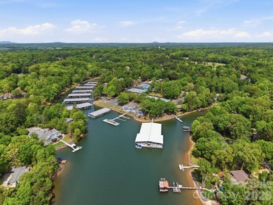 Welcome to a rare waterfront retreat in the highly sought-after - photo 36