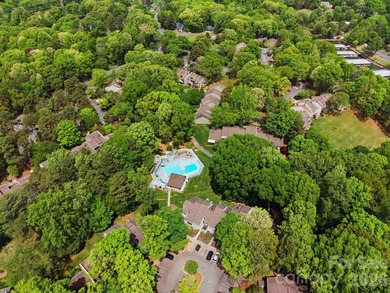 Welcome to a rare waterfront retreat in the highly sought-after - photo 37