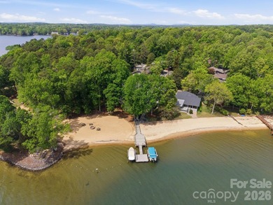 Welcome to a rare waterfront retreat in the highly sought-after - photo 39