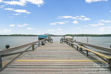 Welcome to a rare waterfront retreat in the highly sought-after - photo 42