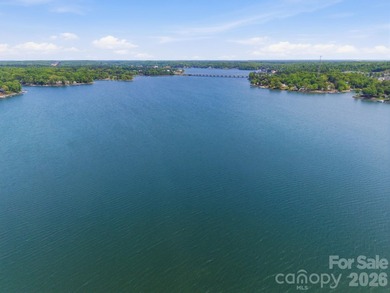 Welcome to a rare waterfront retreat in the highly sought-after - photo 43