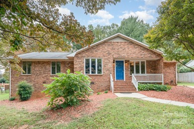 Lake Wylie Home Active Under Contract in Belmont North Carolina