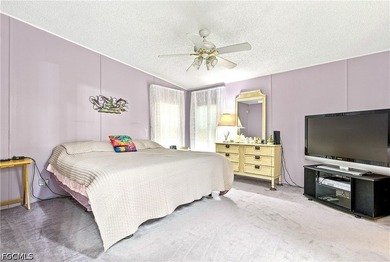 Welcome to this beautifully maintained, move-in-ready home - photo 11