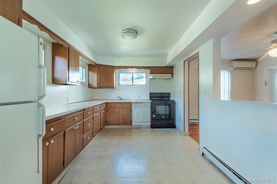 Charming Cape in Glen Cove - Space, Style, and Convenience - photo 11