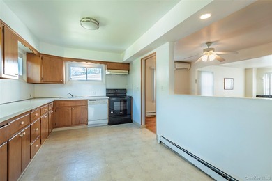 Charming Cape in Glen Cove - Space, Style, and Convenience - photo 12