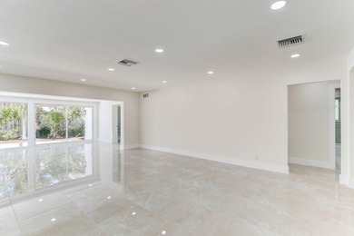 A modern remodeled waterfront oasis in the heart of Fort - photo 13