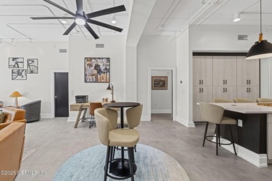 Step into your sun-drenched sanctuary overlooking Memorial Park - photo 14