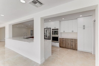A modern remodeled waterfront oasis in the heart of Fort - photo 16