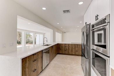 A modern remodeled waterfront oasis in the heart of Fort - photo 21