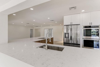 A modern remodeled waterfront oasis in the heart of Fort - photo 23