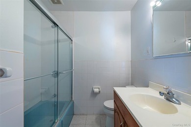 Charming Cape in Glen Cove - Space, Style, and Convenience - photo 25