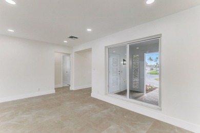 A modern remodeled waterfront oasis in the heart of Fort - photo 30