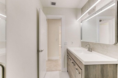 A modern remodeled waterfront oasis in the heart of Fort - photo 32