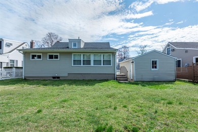 Charming Cape in Glen Cove - Space, Style, and Convenience - photo 33