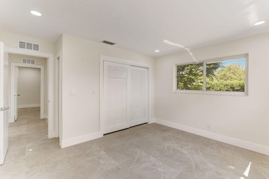 A modern remodeled waterfront oasis in the heart of Fort - photo 35