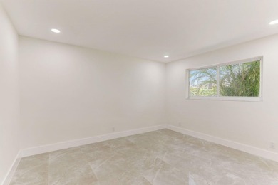 A modern remodeled waterfront oasis in the heart of Fort - photo 36