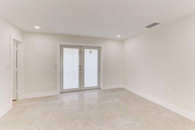 A modern remodeled waterfront oasis in the heart of Fort - photo 39