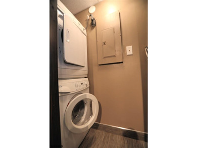 STUNNING!! One bedroom, 1.5 bath unit at the ENCLAVEPLETELY - photo 9