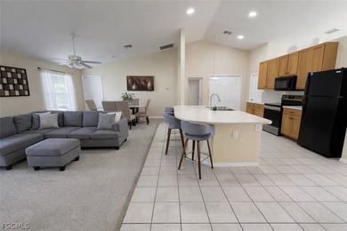 Spacious 3-bedroom, 2-bath home located in NE Cape Coral. This - photo 7